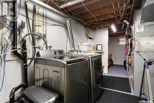 3527 Allen Avenue, Regina, SK - Indoor Photo Showing Laundry Room