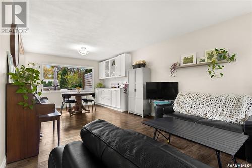 3527 Allen Avenue, Regina, SK - Indoor Photo Showing Living Room