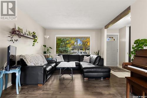 3527 Allen Avenue, Regina, SK - Indoor Photo Showing Living Room