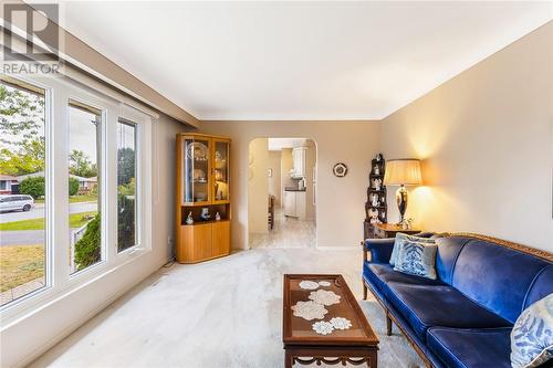 1535 Agincourt Avenue, Sudbury, ON - Indoor Photo Showing Living Room