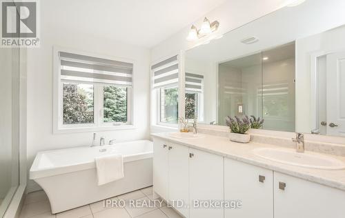 176 Lumb Drive, Cambridge, ON - Indoor Photo Showing Bathroom