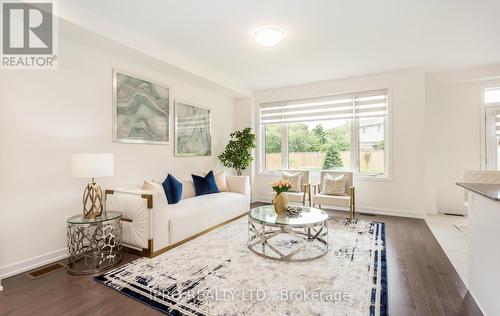 176 Lumb Drive, Cambridge, ON - Indoor Photo Showing Living Room