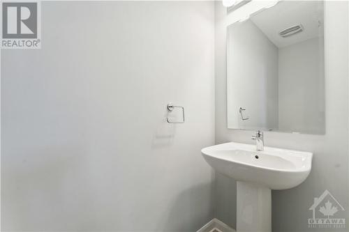 507 Clemency Crescent, Ottawa, ON - Indoor Photo Showing Bathroom