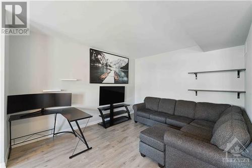 507 Clemency Crescent, Ottawa, ON - Indoor Photo Showing Living Room