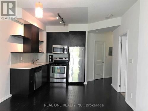 309 - 35 Hayden Street, Toronto, ON - Indoor Photo Showing Kitchen