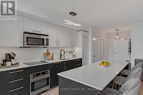 407 - 5 Hanna Avenue, Toronto, ON - Indoor Photo Showing Kitchen With Upgraded Kitchen