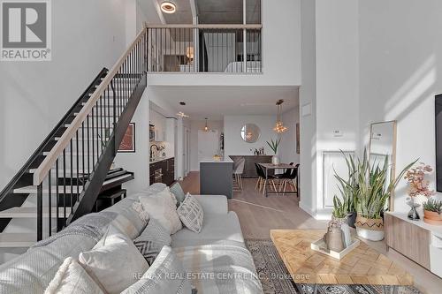 407 - 5 Hanna Avenue, Toronto, ON - Indoor Photo Showing Living Room