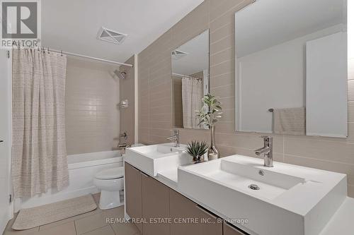 407 - 5 Hanna Avenue, Toronto, ON - Indoor Photo Showing Bathroom