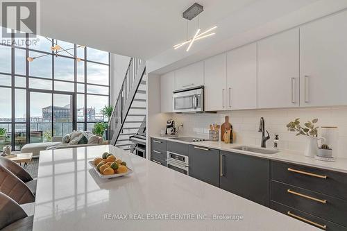 407 - 5 Hanna Avenue, Toronto, ON - Indoor Photo Showing Kitchen With Upgraded Kitchen