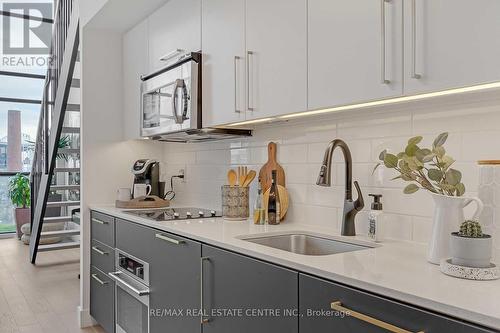 407 - 5 Hanna Avenue, Toronto, ON - Indoor Photo Showing Kitchen