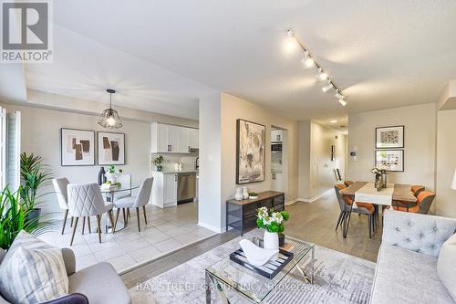 68 Collis Drive, Aurora, ON - Indoor Photo Showing Living Room