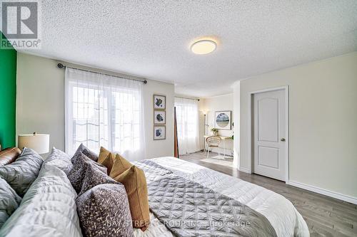 68 Collis Drive, Aurora, ON - Indoor Photo Showing Bedroom