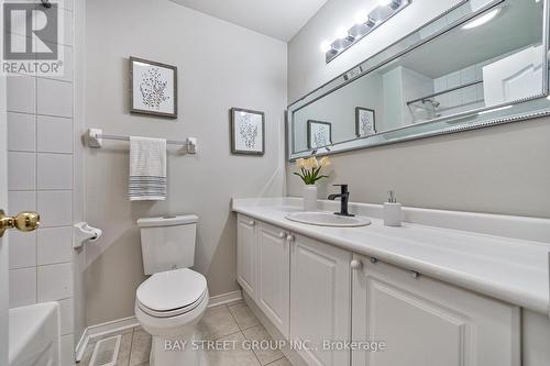 68 Collis Drive, Aurora, ON - Indoor Photo Showing Bathroom