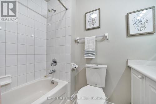 68 Collis Drive, Aurora, ON - Indoor Photo Showing Bathroom