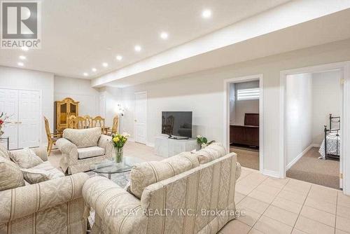 149 Toporowski (Bsmt) Avenue, Richmond Hill, ON - Indoor Photo Showing Living Room