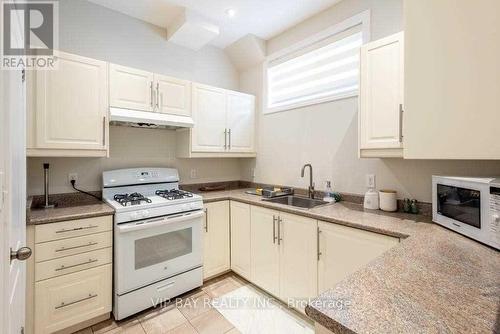 149 Toporowski (Bsmt) Avenue, Richmond Hill, ON - Indoor Photo Showing Kitchen