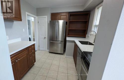 290 Morden Road, Oakville, ON - Indoor Photo Showing Kitchen