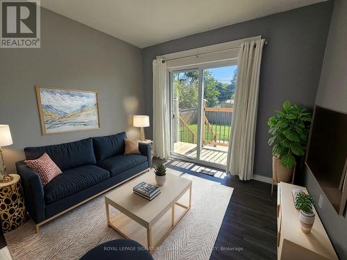 290 Morden Road, Oakville, ON - Indoor Photo Showing Living Room