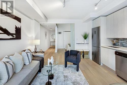 524 - 111 Bathurst Street, Toronto, ON - Indoor Photo Showing Kitchen