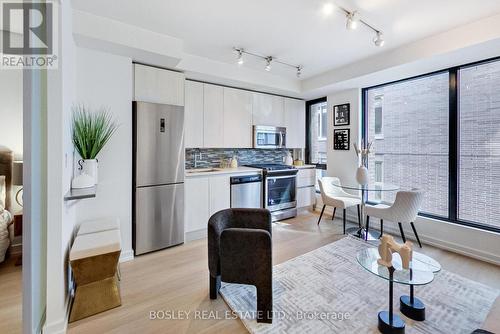 524 - 111 Bathurst Street, Toronto, ON - Indoor Photo Showing Kitchen