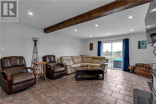 19448 County Road 2 Road, South Glengarry, ON - Indoor Photo Showing Living Room