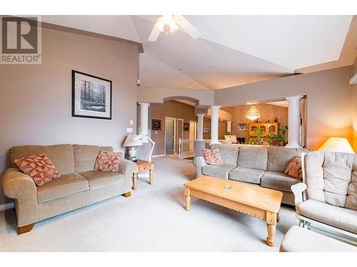 3435 Bodard  Drive, Nelson, BC - Indoor Photo Showing Living Room