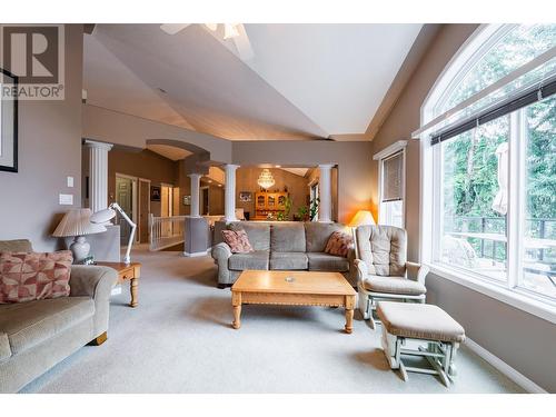 3435 Bodard  Drive, Nelson, BC - Indoor Photo Showing Living Room