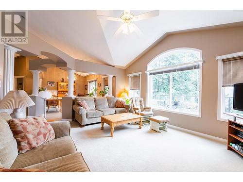 3435 Bodard  Drive, Nelson, BC - Indoor Photo Showing Living Room