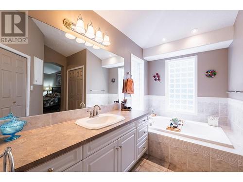 3435 Bodard  Drive, Nelson, BC - Indoor Photo Showing Bathroom