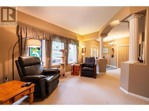 3435 Bodard  Drive, Nelson, BC - Indoor Photo Showing Living Room