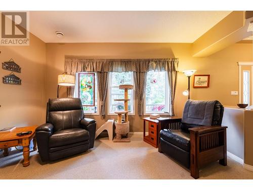 3435 Bodard  Drive, Nelson, BC - Indoor Photo Showing Living Room