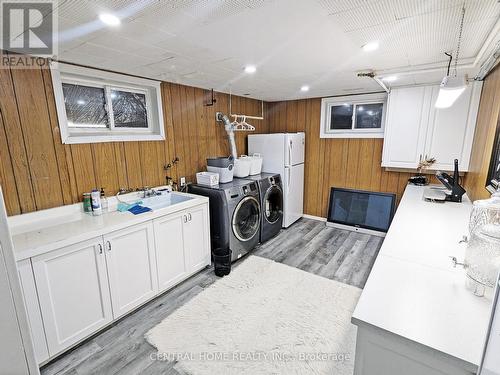 333 Walker Avenue, Bradford West Gwillimbury, ON - Indoor Photo Showing Laundry Room