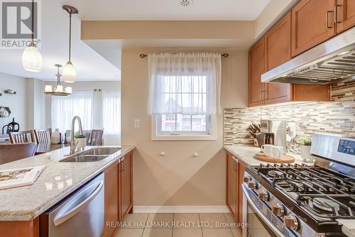 187 Hawkview Boulevard, Vaughan, ON - Indoor Photo Showing Kitchen With Double Sink With Upgraded Kitchen