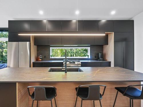 Dinette - 56 Ch. Du Haut-Bois, Val-Des-Monts, QC - Indoor Photo Showing Kitchen With Upgraded Kitchen