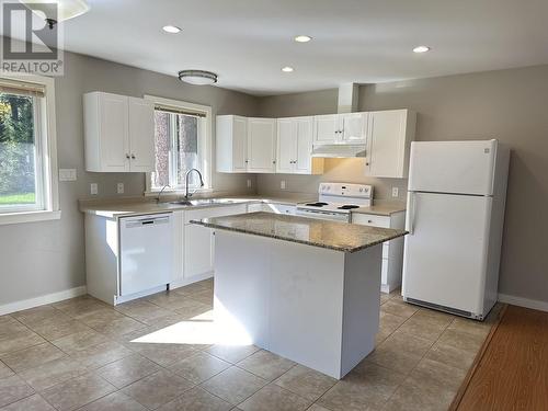 5006 Canium Court, 108 Mile Ranch, BC - Indoor Photo Showing Kitchen