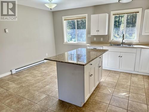 5006 Canium Court, 108 Mile Ranch, BC - Indoor Photo Showing Kitchen With Double Sink