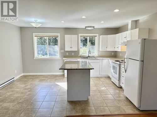 5006 Canium Court, 108 Mile Ranch, BC - Indoor Photo Showing Kitchen