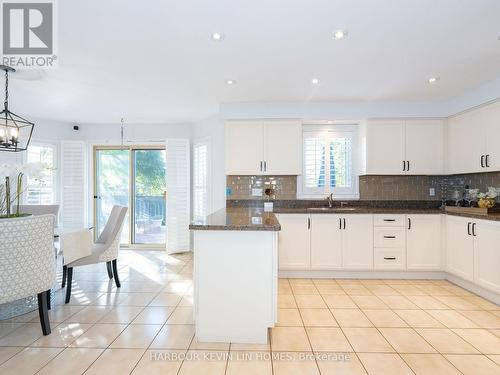 32 Queens College Drive, Richmond Hill, ON - Indoor Photo Showing Kitchen