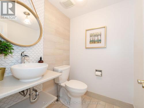 32 Queens College Drive, Richmond Hill, ON - Indoor Photo Showing Bathroom