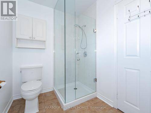 32 Queens College Drive, Richmond Hill, ON - Indoor Photo Showing Bathroom