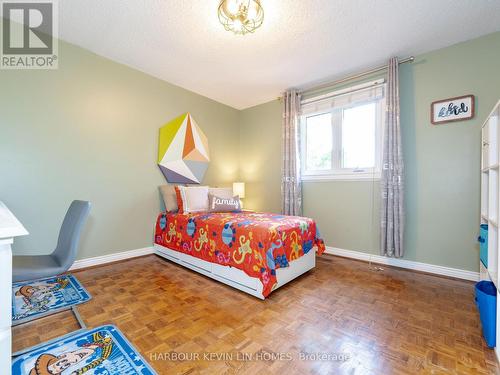 32 Queens College Drive, Richmond Hill, ON - Indoor Photo Showing Bedroom