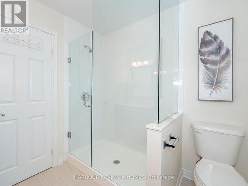 32 Queens College Drive, Richmond Hill, ON - Indoor Photo Showing Bathroom