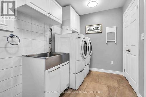 5 Cornerstone Court, Caledon, ON - Indoor Photo Showing Laundry Room