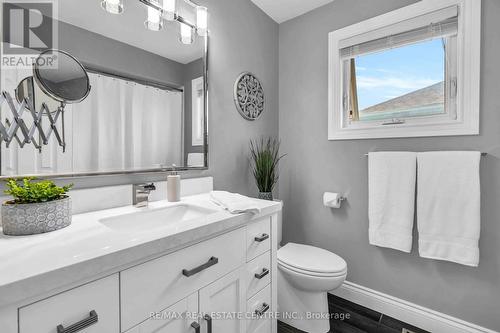 5 Cornerstone Court, Caledon, ON - Indoor Photo Showing Bathroom