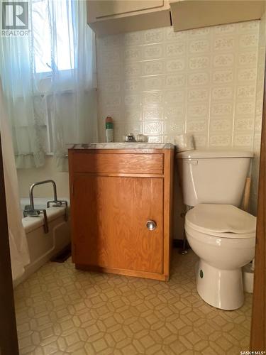 301 Shurygalo Road, Bienfait, SK - Indoor Photo Showing Bathroom