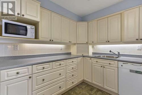 55 Water Street E Unit#709, Brockville, ON - Indoor Photo Showing Kitchen With Double Sink