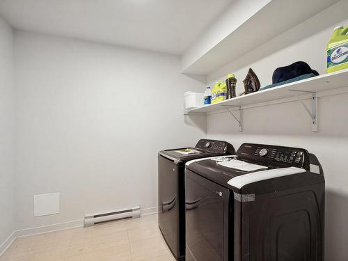 Laundry room - 35 Carré Gerry-Butt, Salaberry-De-Valleyfield, QC - Indoor Photo Showing Laundry Room