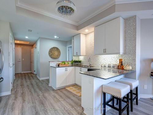 301-680 Gordon St, Whitby, ON - Indoor Photo Showing Kitchen With Upgraded Kitchen