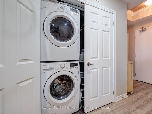 301-680 Gordon St, Whitby, ON - Indoor Photo Showing Laundry Room