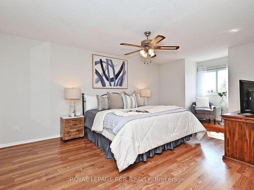 74 Old Yonge St, Aurora, ON - Indoor Photo Showing Bedroom